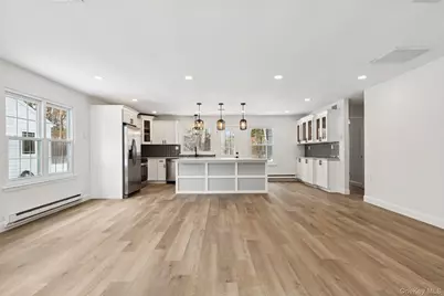 304 Kingston Court, Ridge, NY 11961 - Photo 5