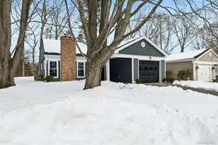 304 Kingston Ct, Ridge, NY 11961 - Photo 3
