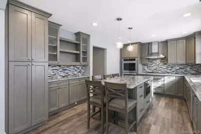 101 Spruce Avenue, Bethpage, NY 11714 - Photo 9