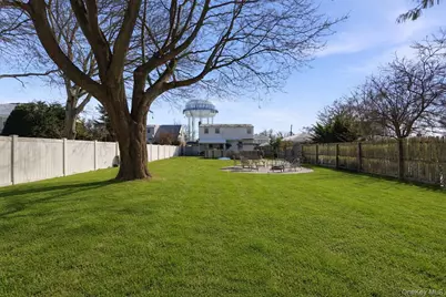 101 Spruce Avenue, Bethpage, NY 11714 - Photo 7