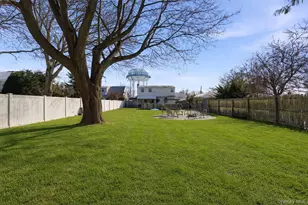 101 Spruce Ave, Bethpage, NY 11714 - Photo 7