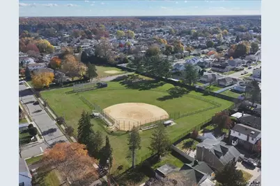 101 Spruce Avenue, Bethpage, NY 11714 - Photo 35