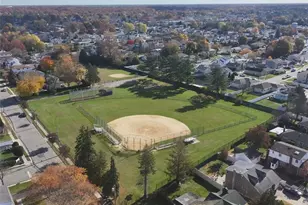 101 Spruce Ave, Bethpage, NY 11714 - Photo 35