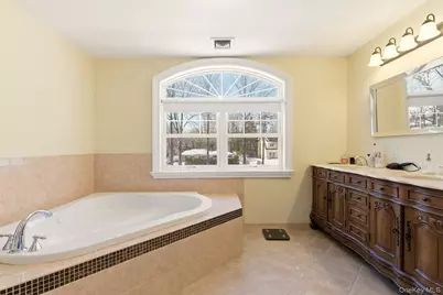 12 Cannon Court, Huntington, NY 11743 - Photo 15