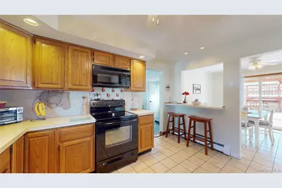 638 Saint George Avenue, North Babylon, NY 11703 - Photo 9