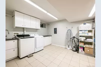 13 Lighthouse Road, Great Neck, NY 11024 - Photo 29