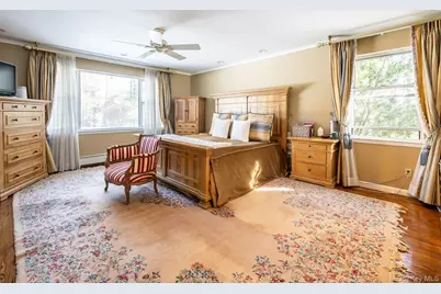 13 Lighthouse Road, Great Neck, NY 11024 - Photo 17