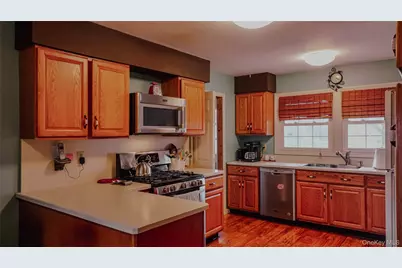 8 Royalston Lane, South Setauket, NY 11720 - Photo 7