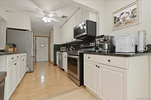 38 Bacon Ln, Babylon, NY 11702 - Photo 7