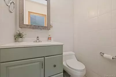 38 Bacon Lane, Babylon, NY 11702 - Photo 19