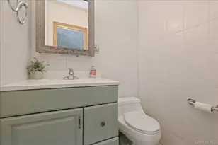 38 Bacon Ln, Babylon, NY 11702 - Photo 19