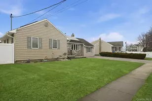 38 Bacon Ln, Babylon, NY 11702 - Photo 3