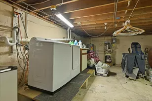 38 Bacon Ln, Babylon, NY 11702 - Photo 27