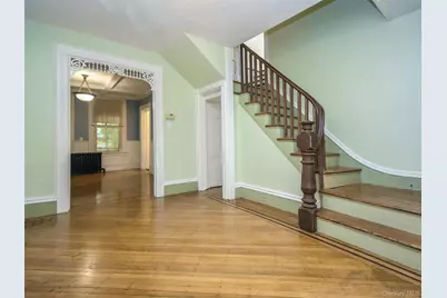 27 Summit Avenue, Sea Cliff, NY 11579 - Photo 3