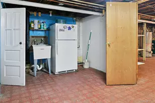 65-37 77th Pl, Middle Village, NY 11379 - Photo 21