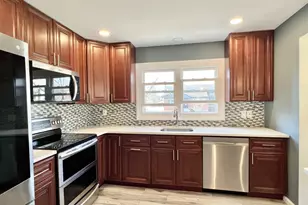 44 Bruce Ln, Westbury, NY 11590 - Photo 3