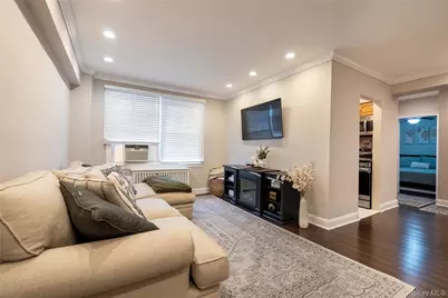 12 Edwards Street #3B, Roslyn Heights, NY 11577 - Photo 5