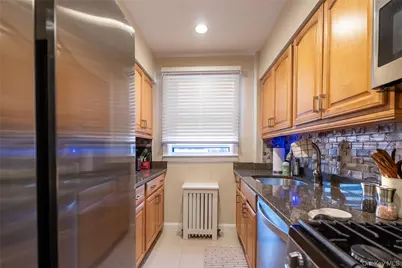 12 Edwards Street #3B, Roslyn Heights, NY 11577 - Photo 9