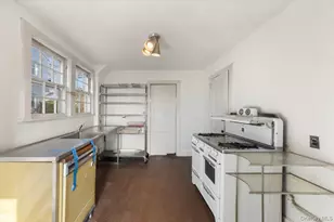 310 W 263rd St, Bronx, NY 10471 - Photo 15