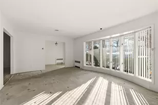 75 Mimosa Dr, East Hills, NY 11576 - Photo 7