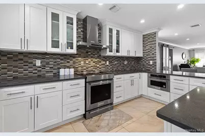 85 Pengon Circle, East Meadow, NY 11554 - Photo 11