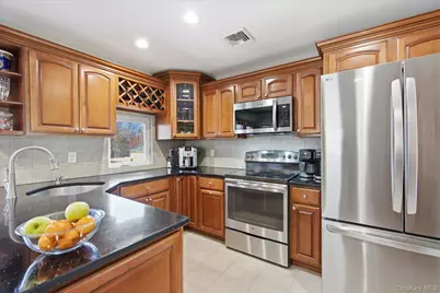 8 Natalie Court, Ronkonkoma, NY 11779 - Photo 13