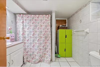 6915 69th Street, Glendale, NY 11385 - Photo 17