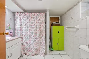 69-15 69th St, Glendale, NY 11385 - Photo 17