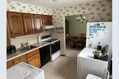 63 Morning Glory Road, Levittown, NY 11756 - Photo 5