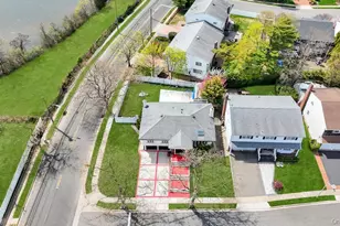 2 Valley Greens Dr, Woodmere, NY 11581 - Photo 5
