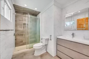 2 Valley Greens Dr, Woodmere, NY 11581 - Photo 27