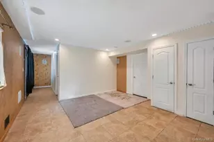 2 Valley Greens Dr, Valley Stream, NY 11581 - Photo 27