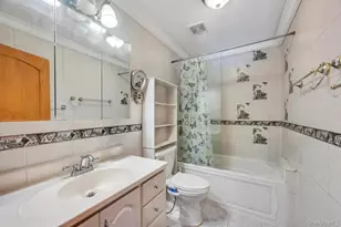 2 Valley Greens Dr, Valley Stream, NY 11581 - Photo 13