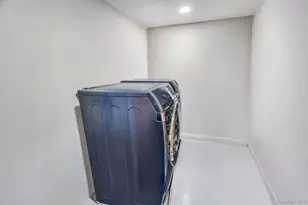 2 Valley Greens Dr, Valley Stream, NY 11581 - Photo 15