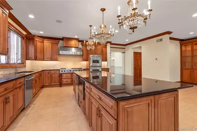 38 The Helm, East Islip, NY 11730 - Photo 9