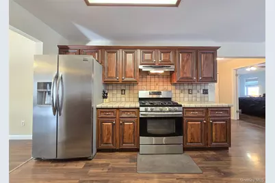 29 Pine Street, Port Jefferson, NY 11776 - Photo 3