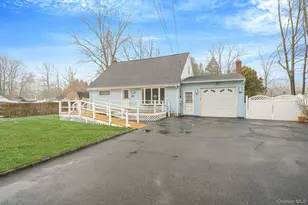 6 Noahs Path, Rocky Point, NY 11778 - Photo 3