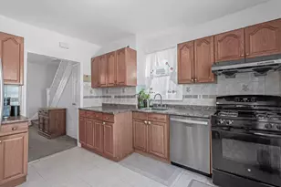 88-19 215th St, Queens Village, NY 11427 - Photo 11