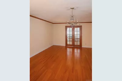 122 Rockaway Parkway, Valley Stream, NY 11580 - Photo 7