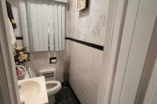 122 Rockaway Pkwy, Valley Stream, NY 11580 - Photo 5