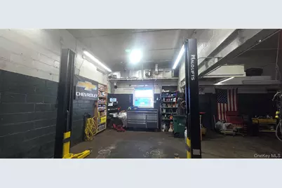 811 Violet Avenue, Hyde Park, NY 12538 - Photo 5