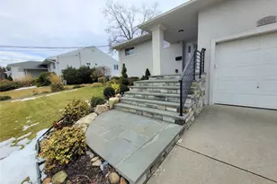 702 Fishermans Rd, Baldwin, NY 11510 - Photo 25