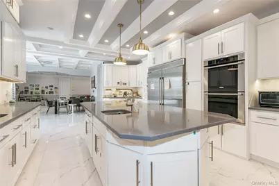 66 Essex Road, Great Neck, NY 11023 - Photo 7