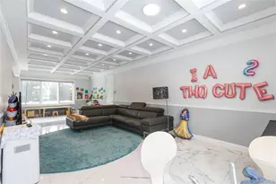 66 Essex Rd, Great Neck, NY 11023 - Photo 11