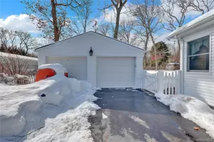 96 Brooksite Dr, Smithtown, NY 11787 - Photo 25