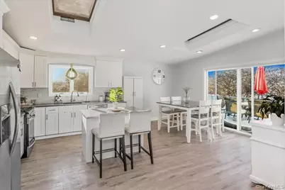 815 S 4th Street, Lindenhurst, NY 11757 - Photo 11