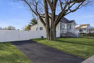 815 S 4th St, Lindenhurst, NY 11757 - Photo 3