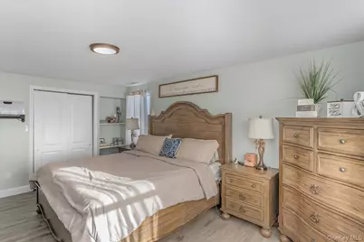 815 S 4th Street, Lindenhurst, NY 11757 - Photo 19