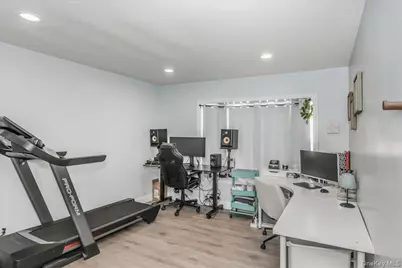 815 S 4th Street, Lindenhurst, NY 11757 - Photo 15