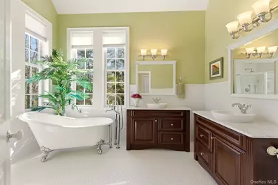 6 Empire Court, Dix Hills, NY 11746 - Photo 15